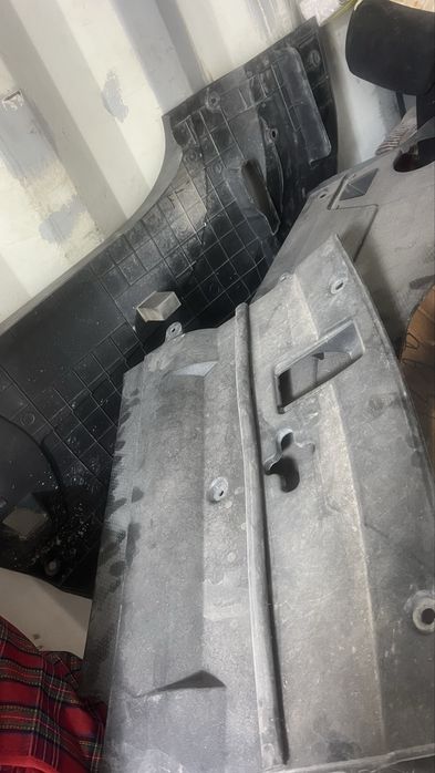 Пластик двигателя lexus 570