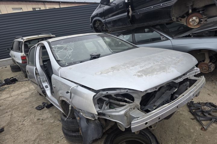 Lampa / Tripla stop stanga pe aripa Opel Corsa 2003 1.2 MT (75 hp)
