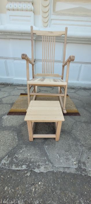 Люлеещ се  стол плюс  таборетка