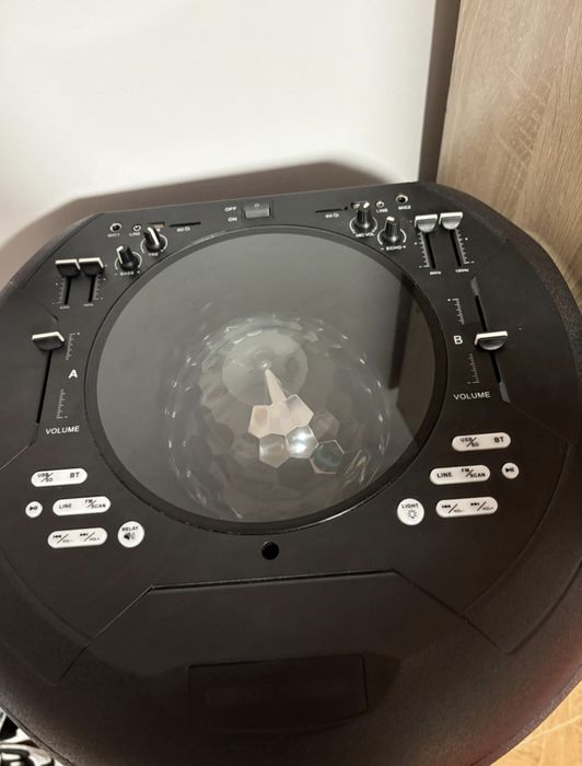 Boxa akai foarte puternica