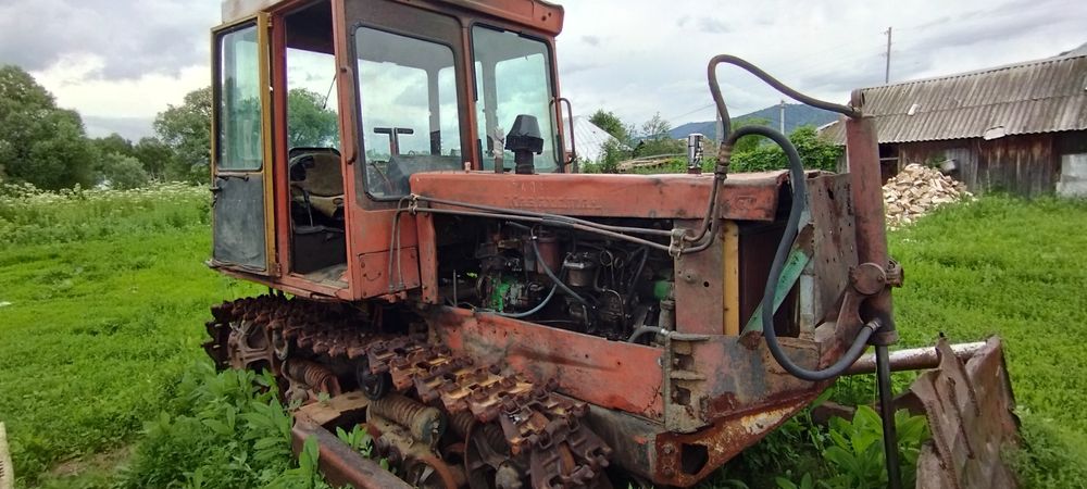 ДТ 75 гусеничный трактор