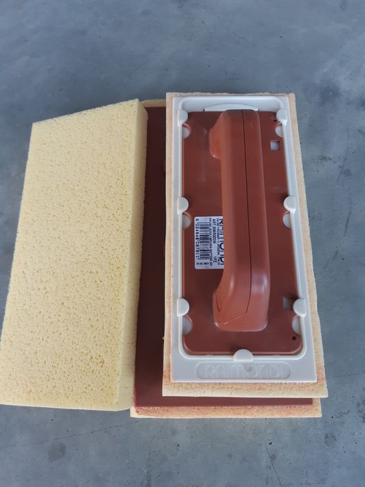 Burete profesional Raimondi pentru spălat gresia după rostuire