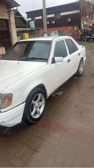 Мерседес 124 2 об.механика 1994