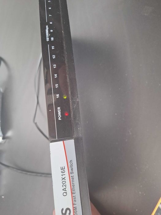 Qubs QA20X16E 16-Port 10/100 Mbps Fast Ethernet Switch