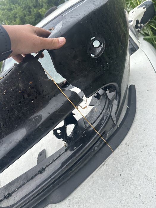 Продавам fr броня след удар.