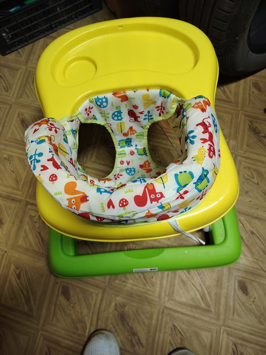 Проходилка, столче за хранене и кола за бутане