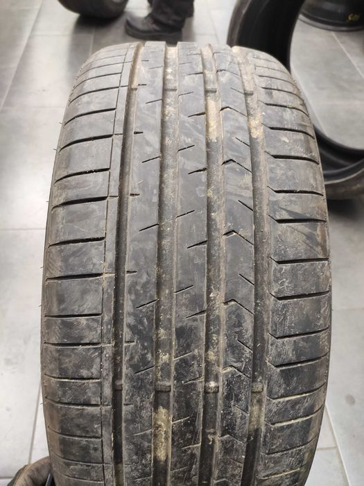 Единични гуми с размер 235 40 19