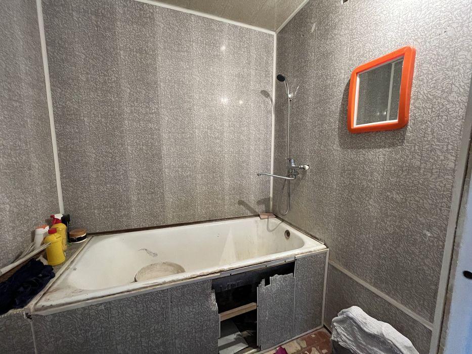 Фрунза массив Масква магазин яқинида 2 хона хонадон сотилади