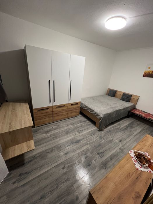 Închiriez garsonieră