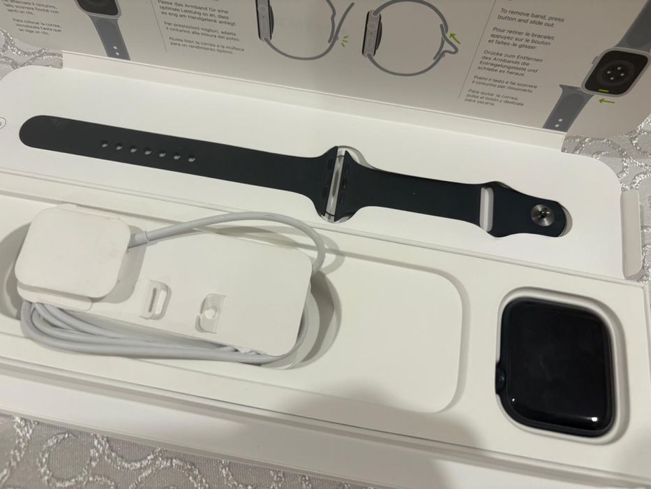 Продам apple watch SE 44mm