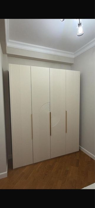 Продаю шкаф четырехдверный