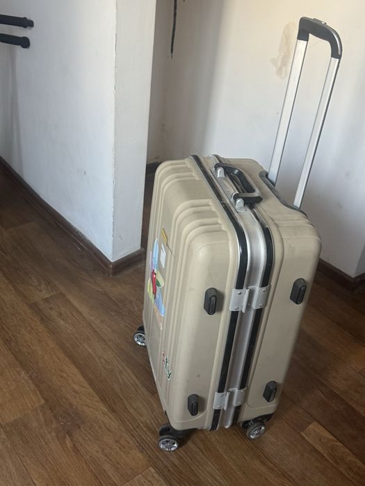 Продам чемодан для Путешествие