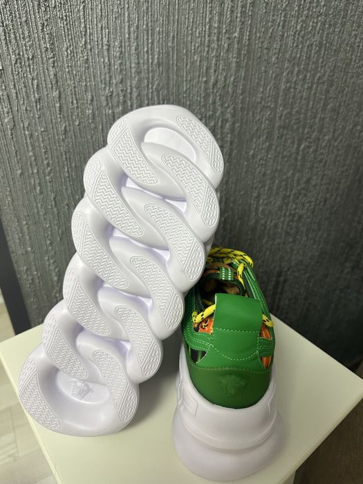 versace chain reaction