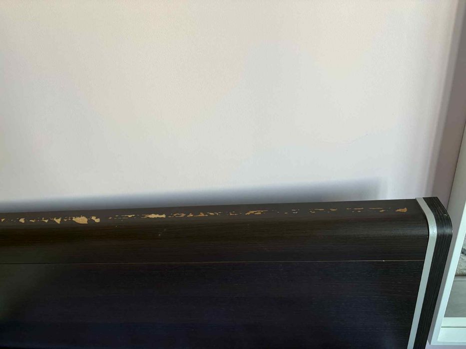 Спалня. Обзавеждане. Легло. Подматрачна рамка