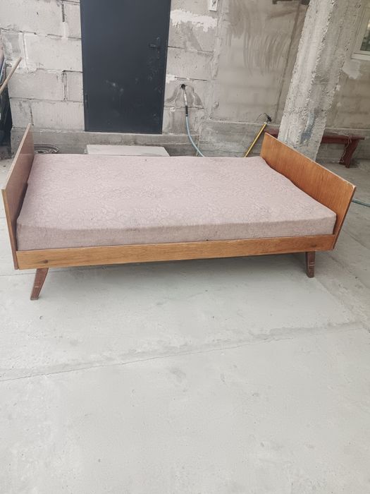 Продам кровать для спальни