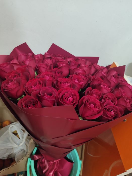 Срочно сотилади 800минглик гулни 300 га бериб юбораман