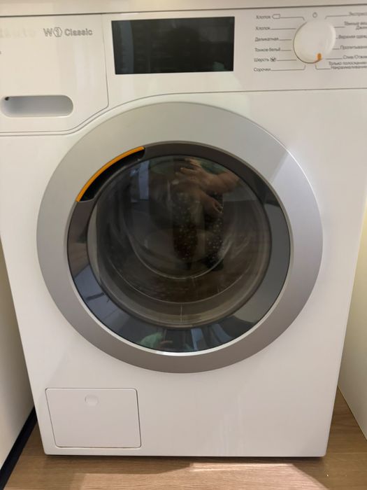 Продам стриальную машину Miele