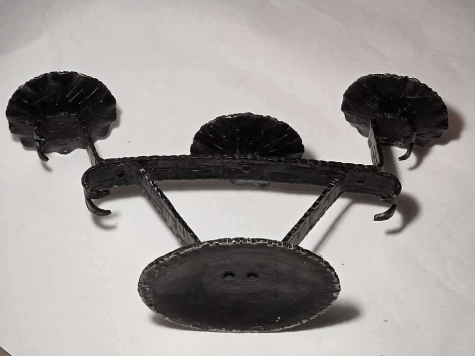 Винтидж метален свещник стар