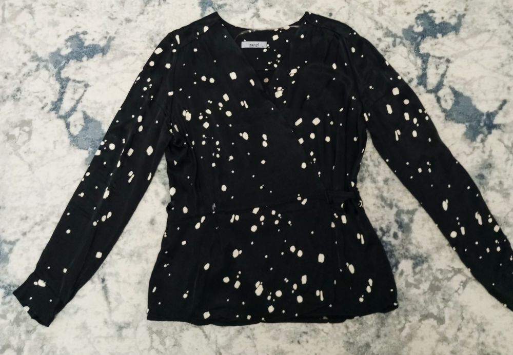 Разбираю гардероб,все вещи фирменные,одеты пару раз.есть новые.р48-50.