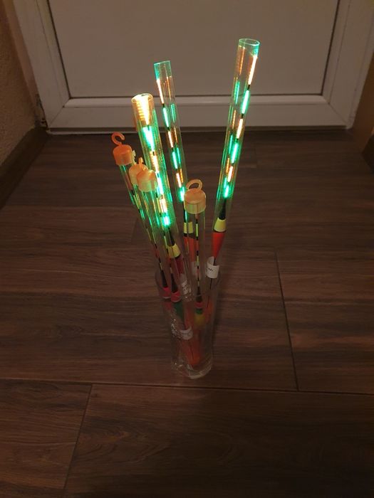 Pluta lumina LED pescuit noaptea.