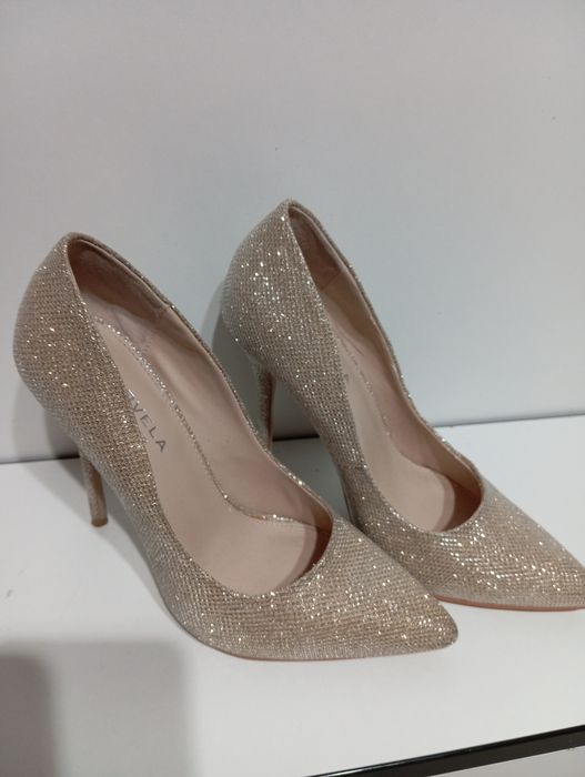 Pantofi diverse culori, purtati, pret in descriere