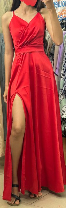 Красное платье в пол