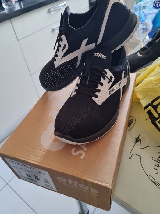 Pantofii construcții  Atlas Runner