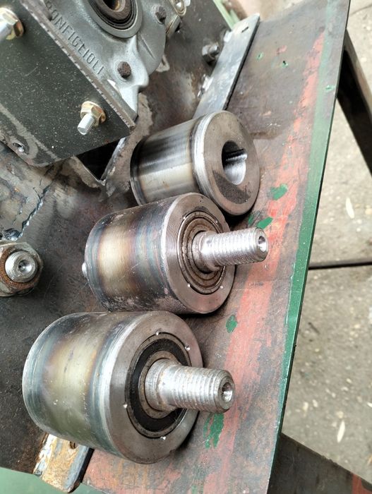 Vând mașină de roluri țeavă rotundă și pătrată acționată manual și ele