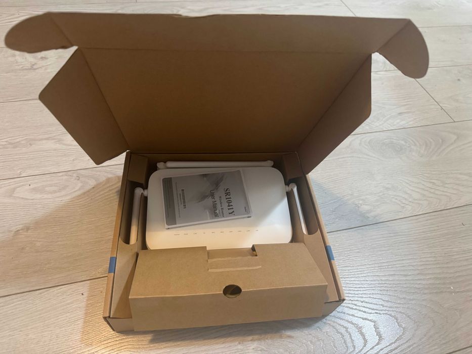 Router Wi-Fi 6 FiberHome SR1041Y Gigabit AX1800 - NOU în cutie