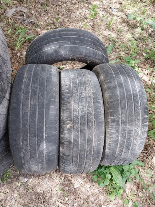4 шины Michlen 235 60 R17.