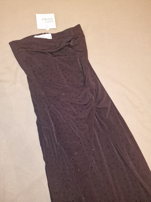 Елегантна дълга рокля с цепка