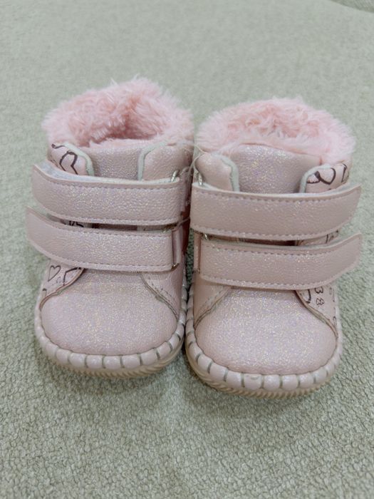 Продам детские осенние ботиночки