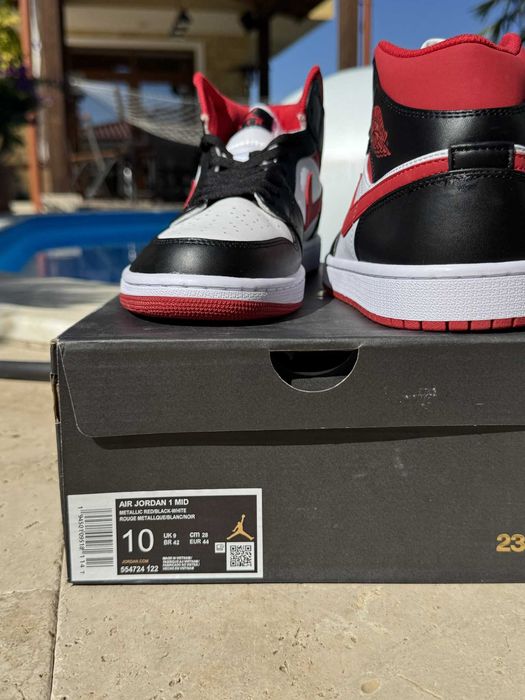 Jordan 1 Mid Gym Red Black White Кецове 44 EUR + Кутия нови