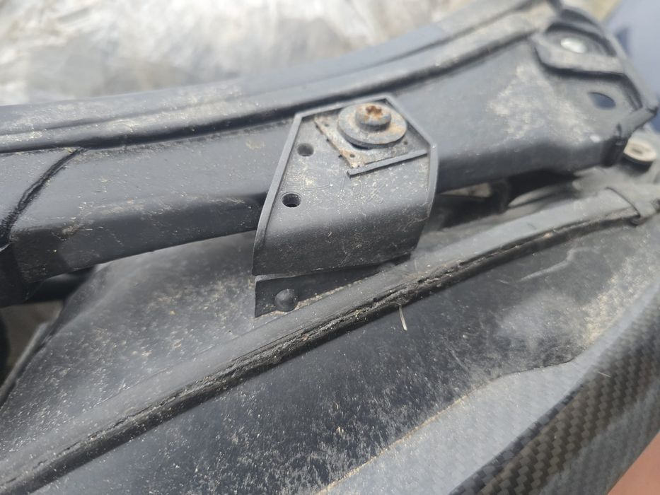 Faruri Audi A4 b7 cu ploape si interior rosu.