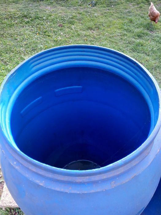 Продавам бидони 7 бр.