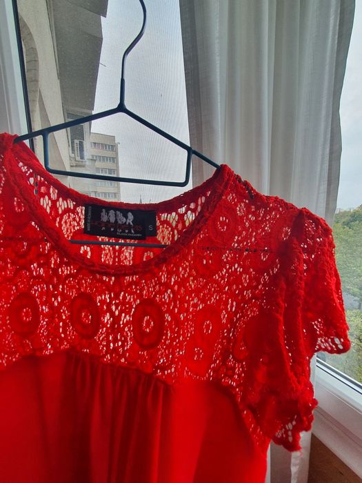 Rochie rosie eveniment