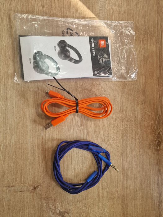 JBL E45BT слушалки