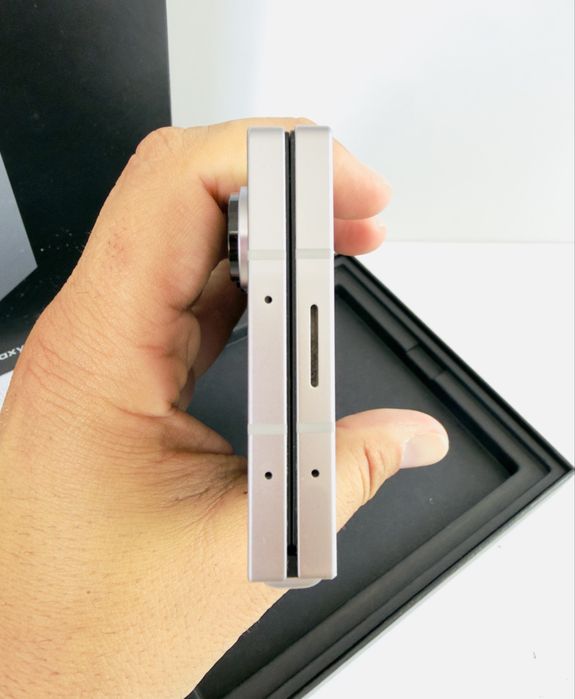 НОВ! Samsung Galaxy Z Fold 6 5G 256GB 12GB Ram Silver Shadow Гаранция!