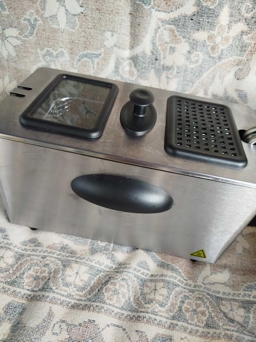 Фритюрница б/у  в отличном состоянии