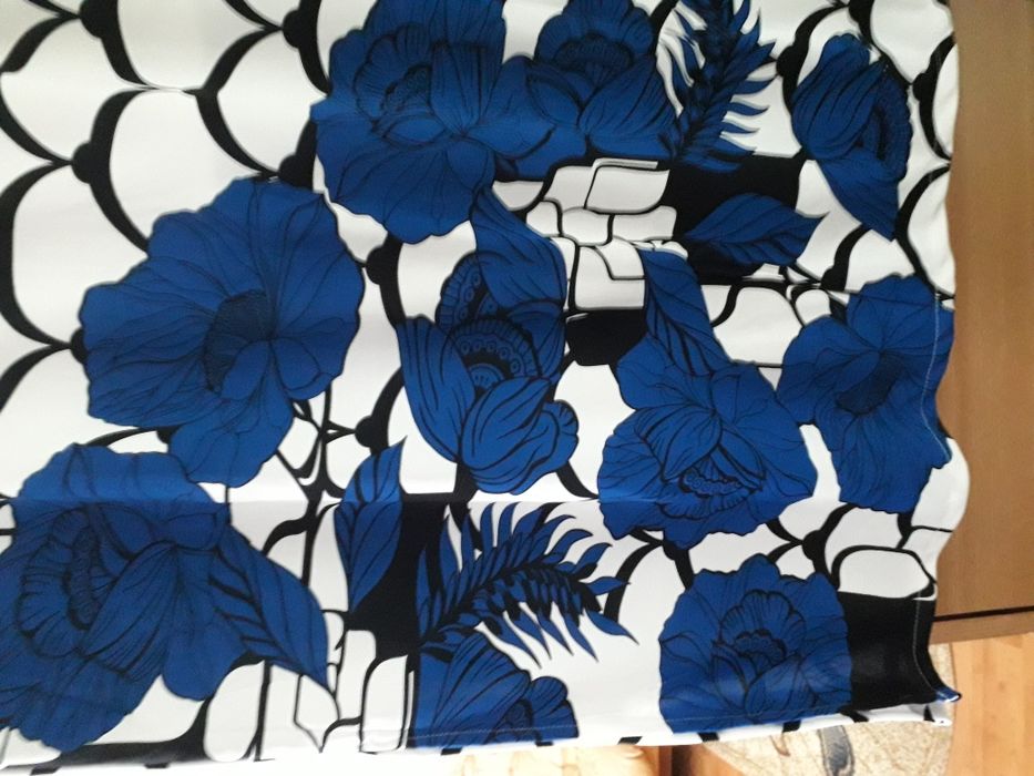 Fusta lunga cu șliț pe părți