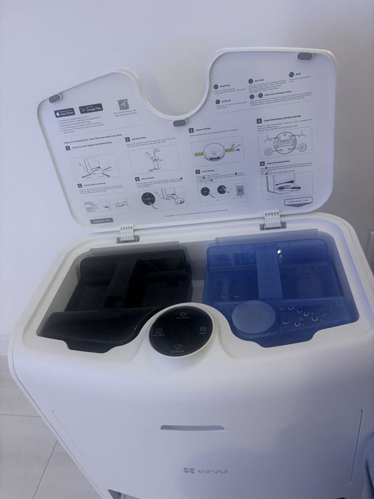 EZVIZ RS2 – Aspirator robot cu stație automată de spălare și golire | Stare foarte bună