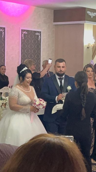 Rochie de mireasa xxl cu trena si pietricele