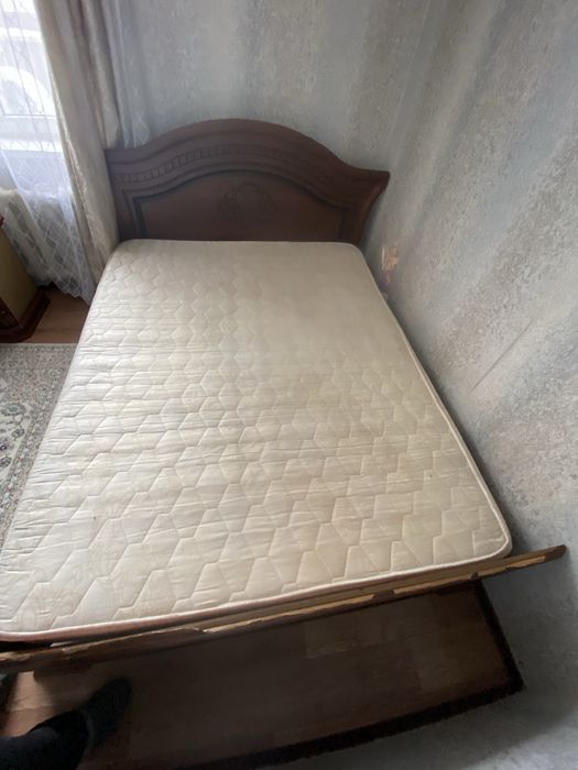 Продается Двуспальная кровать с матрасом