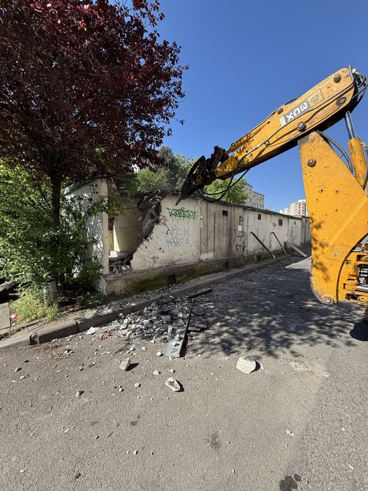 Firma Autorizata Demolam Garaje de Beton sau Tabla