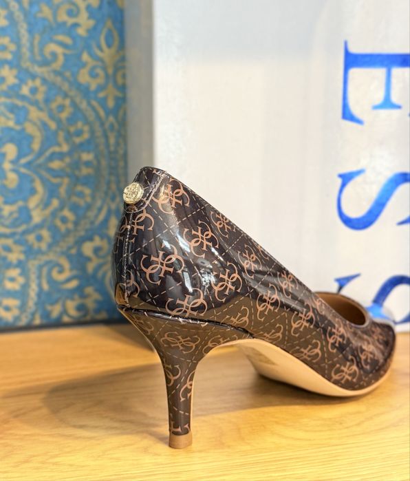 Дамски обувки на ток GUESS Monogram 36 и 40