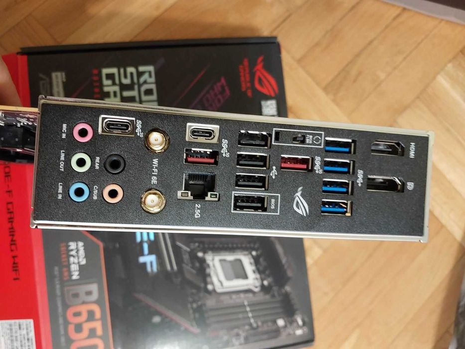 AMD Ryzen 7 9700X + Asus Rog Strix B650E-F Gaming Wi-Fi