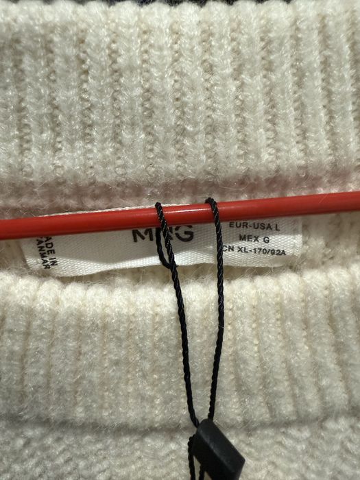 Пуловер на марката MANGO