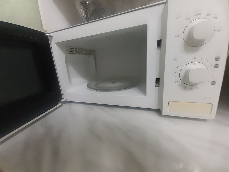 Продам микроволновку не рабочую (мотор сгорел) механическую