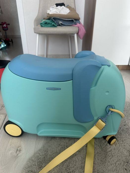 Продам детский чемодан каталка