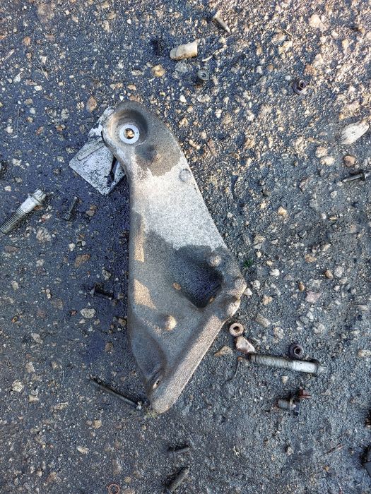 Лапа двигател е93 бмв  3.0д 231кс m57 bmw e93 3.0d